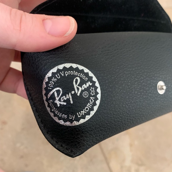 Ray-Ban Sunglasses Black Leather Snap Case With Microfiber Red Logo Cloth - Picture 7 of 10